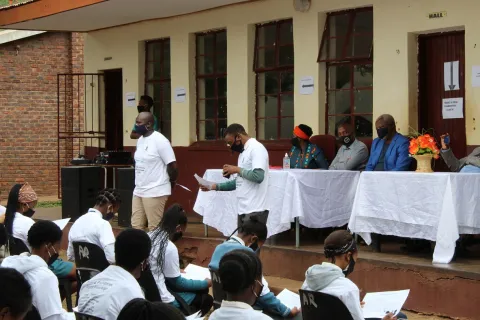 Understanding the impacts of COVID-19 in our daily lives through the One Health lens Understanding the impacts of COVID-19 in our daily lives through the One Health lens